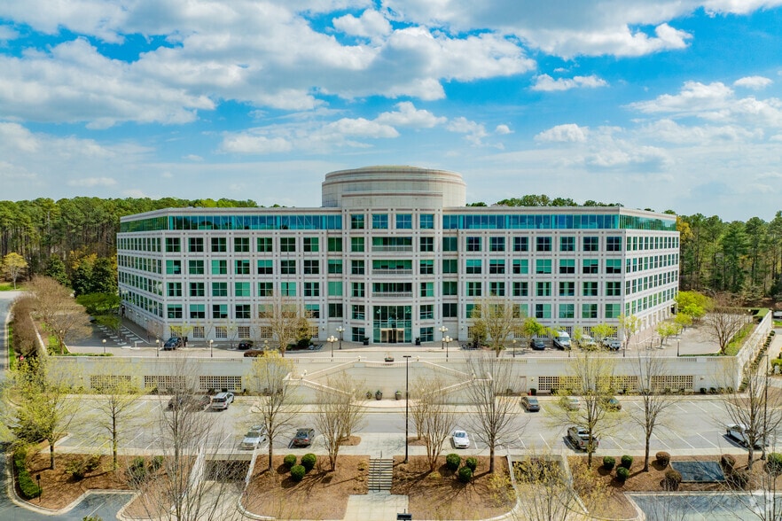 1001 Winstead Dr, Cary, NC à louer - Photo principale – Image 1 sur 16