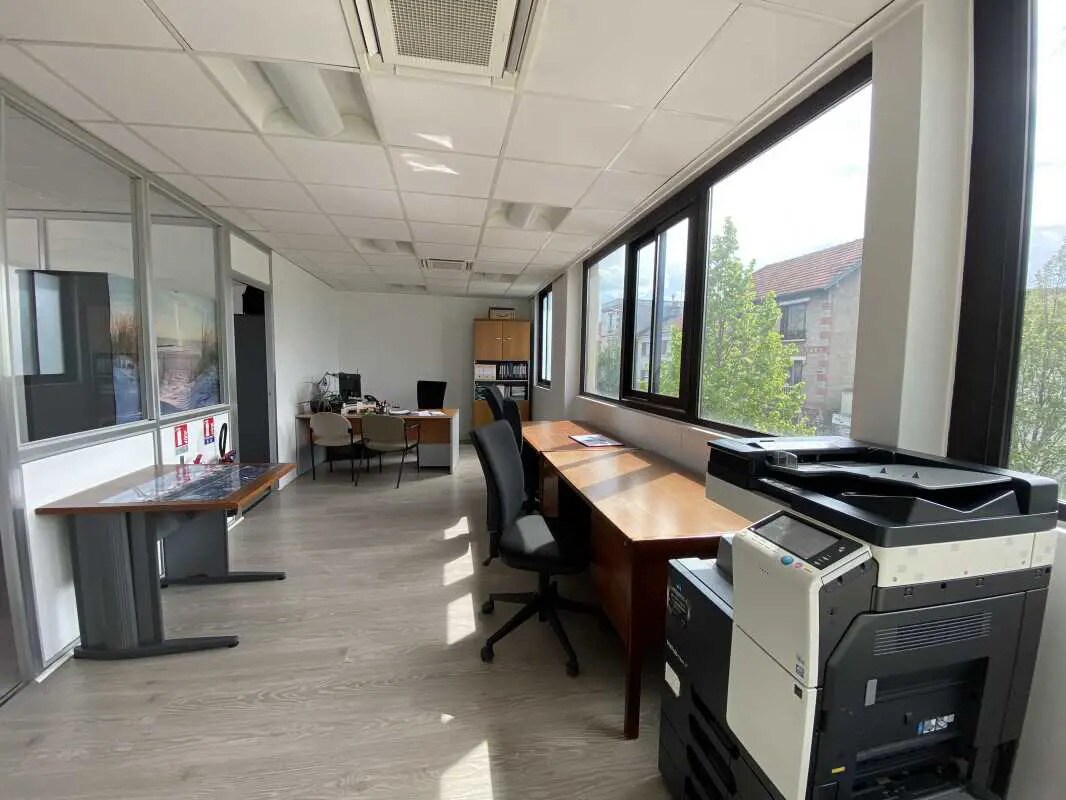 Bureau dans Joinville-le-Pont à louer Photo de l’immeuble– Image 1 sur 6