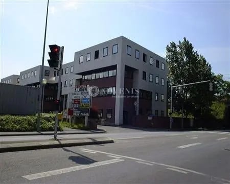 Bureau dans Le Pecq à louer - Photo de l’immeuble – Image 1 sur 2