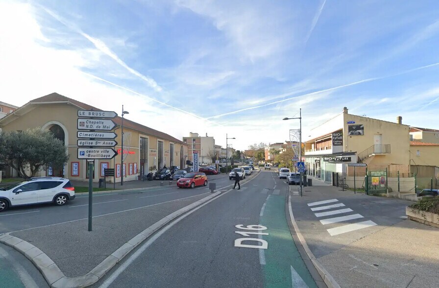 Local commercial dans Six-Fours-les-Plages à louer - Photo de l’immeuble – Image 3 sur 5