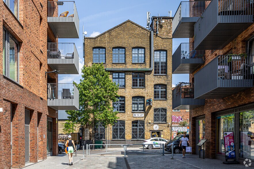 99 Wallis Rd, Londres à louer - Photo de l’immeuble – Image 1 sur 6