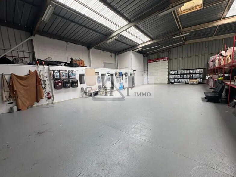 Industriel/Logistique dans Dammarie-les-Lys à louer - Photo de l’immeuble – Image 1 sur 5