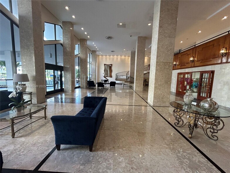 5601 Collins Ave, Miami Beach, FL à vendre - Photo de l’immeuble – Image 2 sur 6