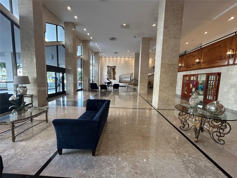 5601 Collins Ave, Miami Beach, FL à vendre - Photo de l’immeuble – Image 3 sur 5