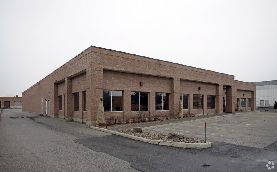 140 Applewood Cres, Vaughan, ON à louer - Photo de l’immeuble – Image 2 sur 2