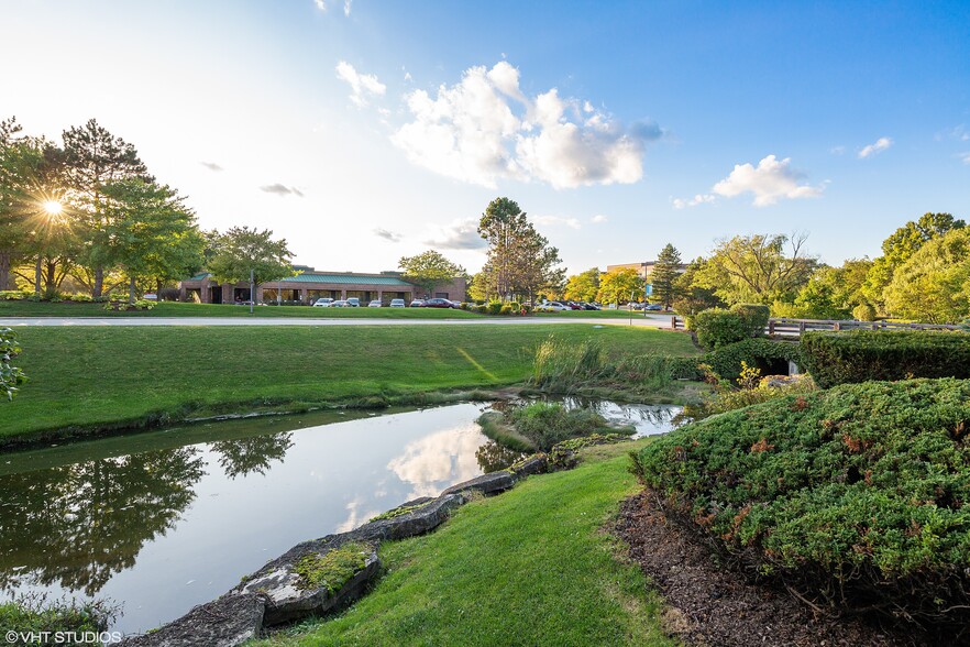 600 W Lake Cook Rd, Buffalo Grove, IL à louer - Photo de l’immeuble – Image 3 sur 3