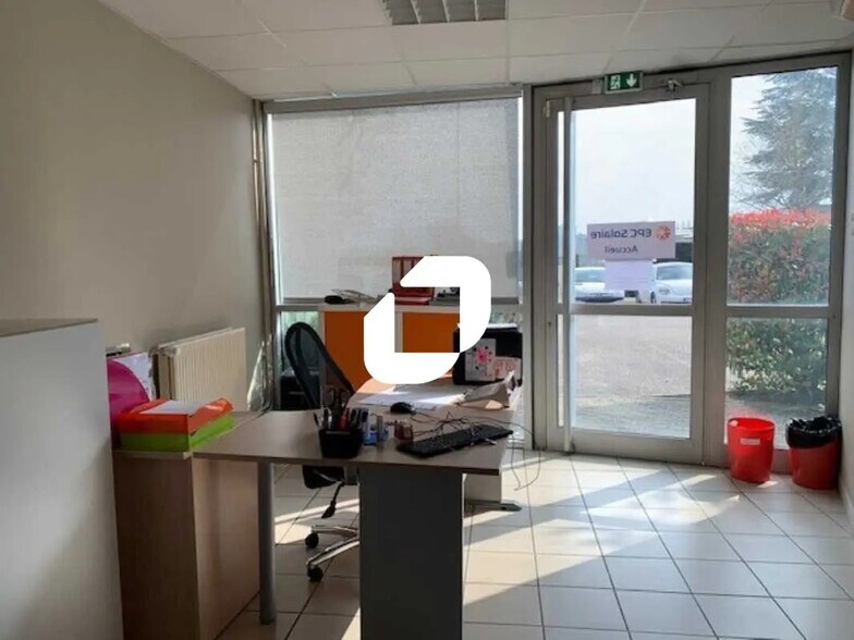 Local d'activités dans Chaponost à vendre - Photo de l’immeuble – Image 3 sur 14