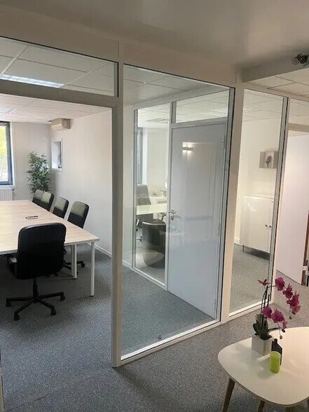 Bureau dans Évry-Courcouronnes à louer - Photo intérieure – Image 3 sur 4