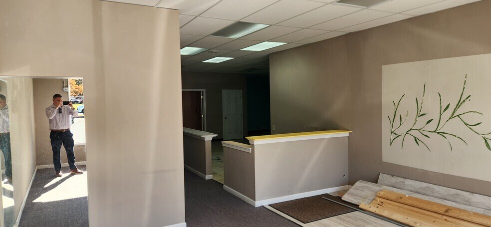 27070 Detroit Rd, Westlake, OH à louer - Photo de l’immeuble – Image 2 sur 9