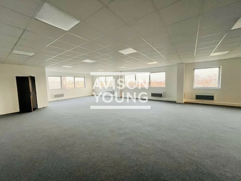 Local d'activités dans Louvres à vendre - Photo intérieure – Image 3 sur 13