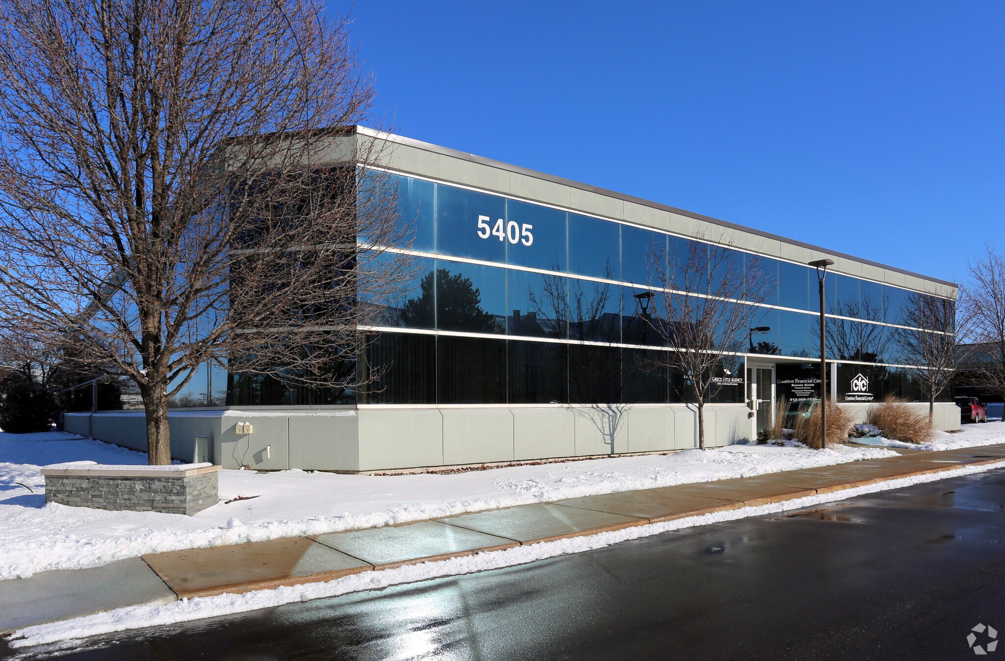 5405 Gateway Ctr, Flint, MI à louer Photo principale– Image 1 sur 4