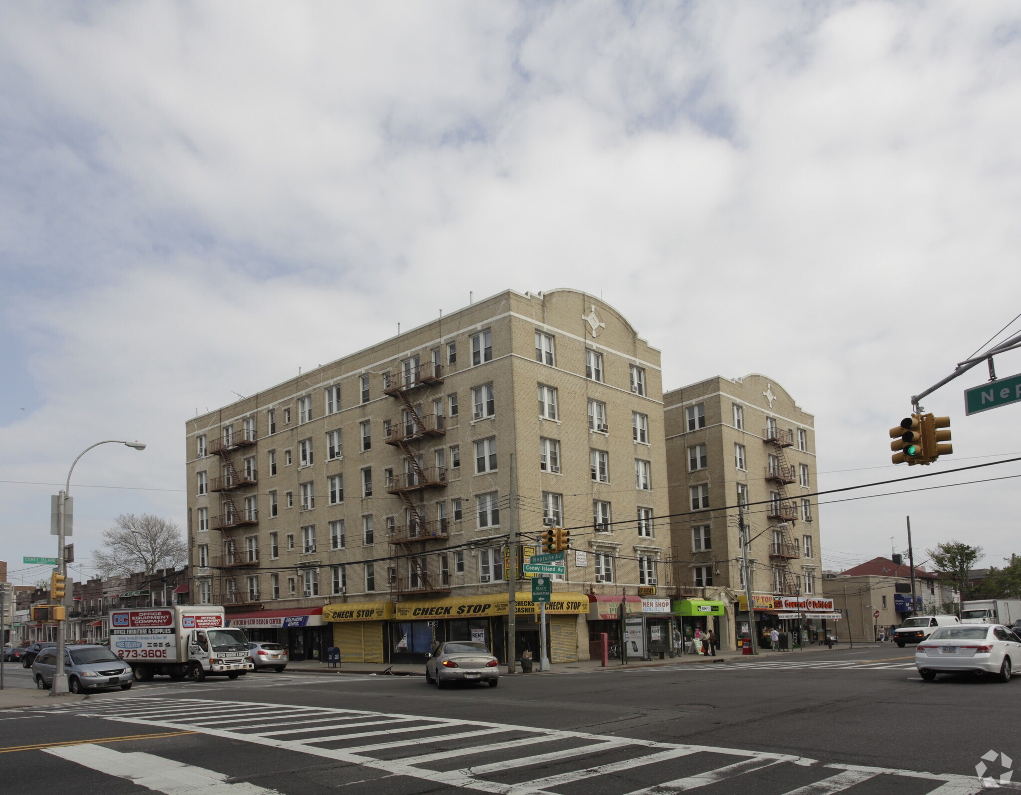 172 Neptune Ave, Brooklyn, NY à louer Photo principale– Image 1 sur 22