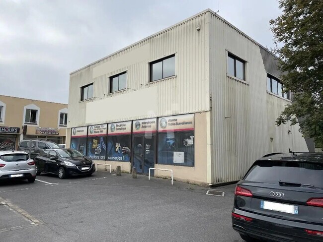 Plus de détails pour Local d’activités à vendre