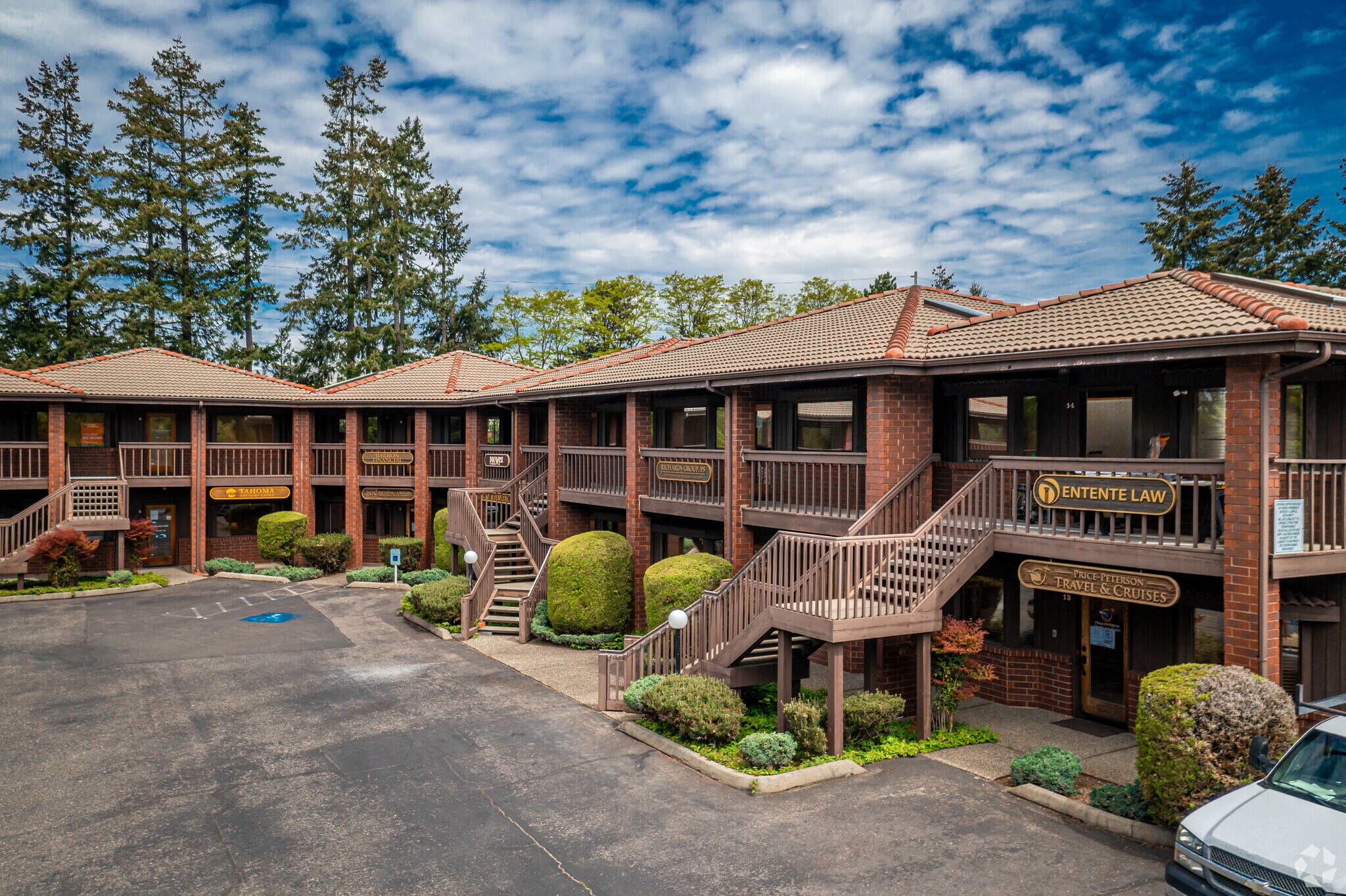 315 39th Ave SW, Puyallup, WA à louer Photo principale– Image 1 sur 12