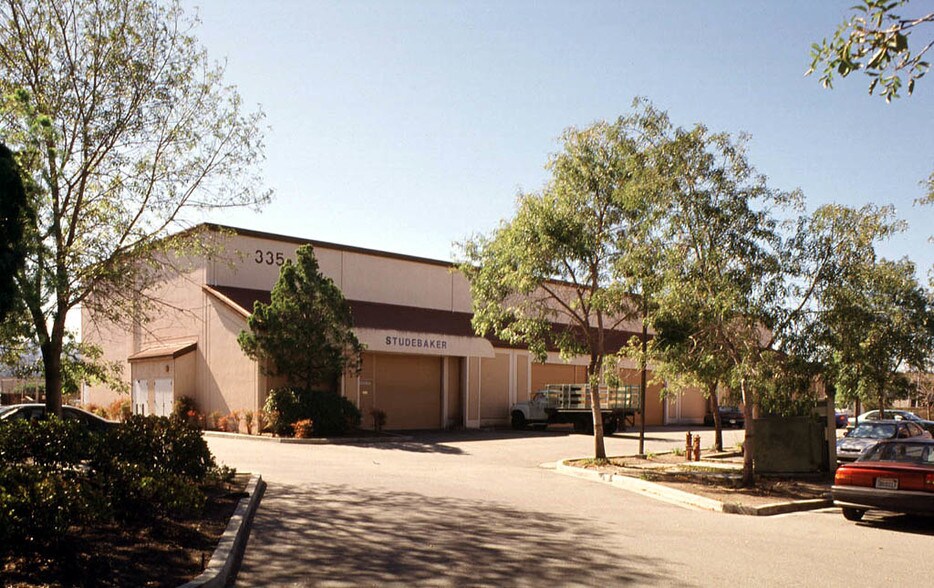 335 Convention Way, Redwood City, CA à vendre - Photo de l’immeuble – Image 2 sur 5