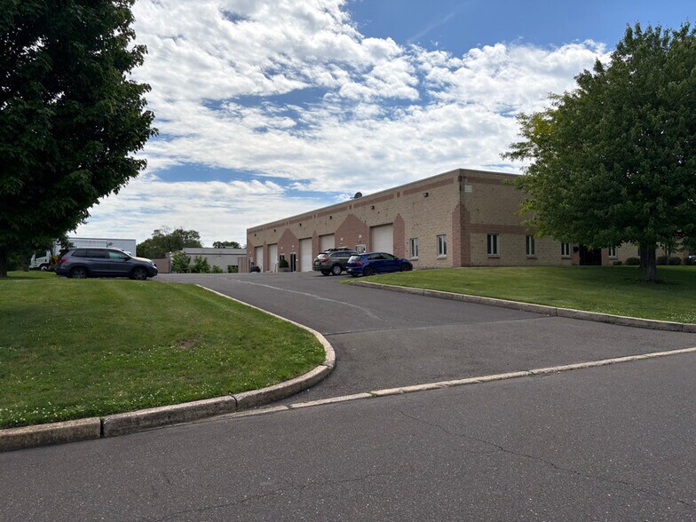 388 Nina Way, Warminster, PA à louer - Photo de l’immeuble – Image 3 sur 4