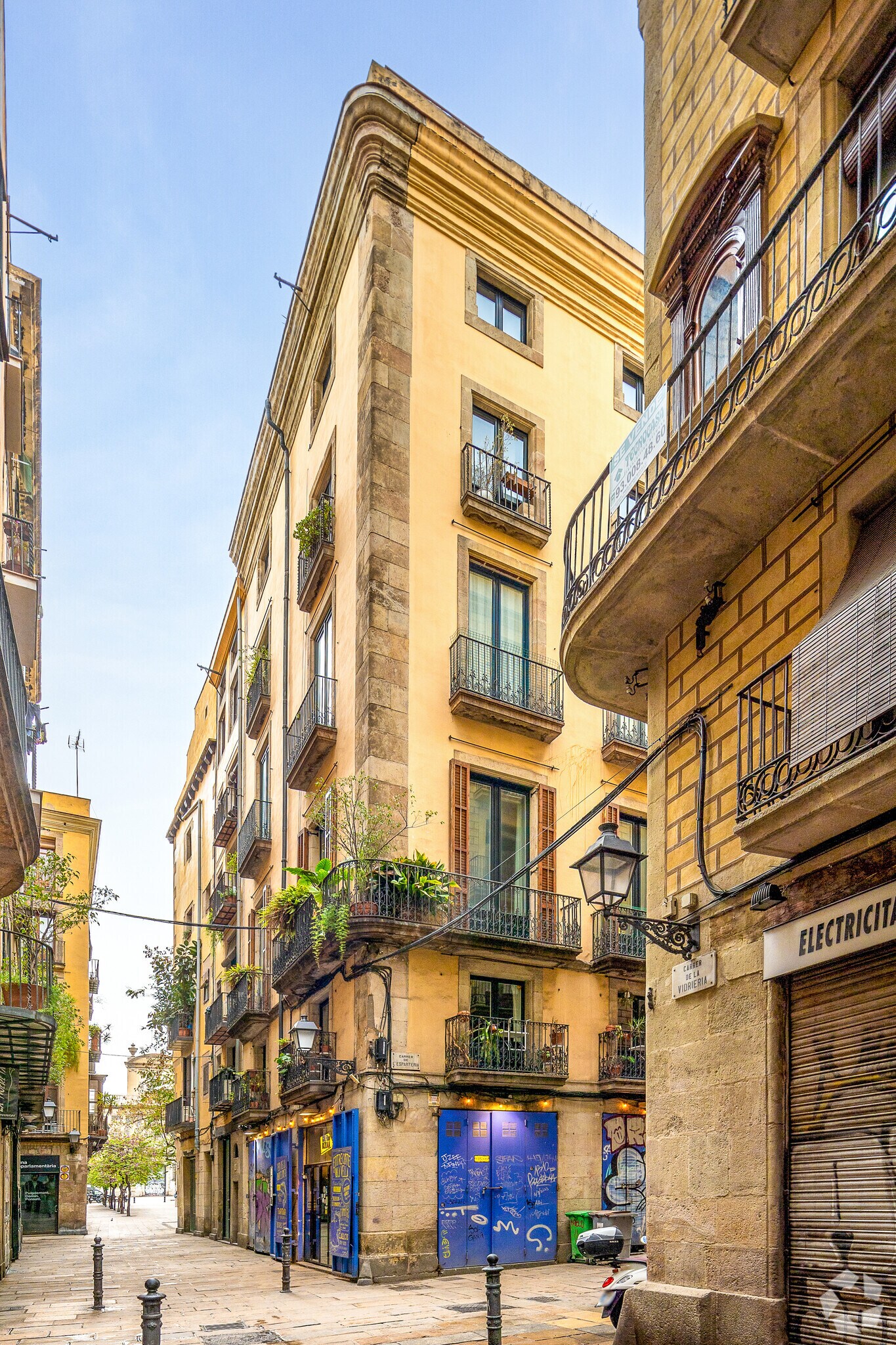 Immeuble residentiel dans Barcelone, Barcelona à vendre Photo principale– Image 1 sur 2