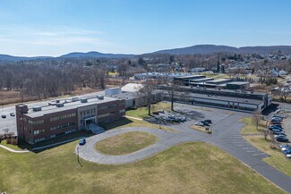 Plus de détails pour 44 Shelter Rock Rd, Danbury, CT - Différents types d’espaces à louer