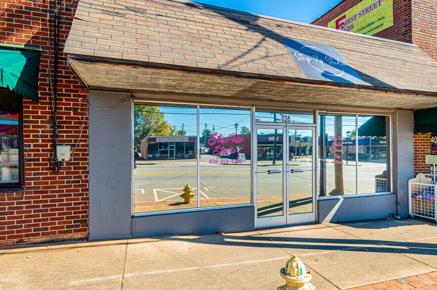 126 1st Ave S, Conover, NC à vendre - Photo de l’immeuble – Image 1 sur 1