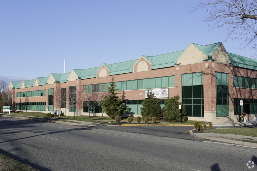 557 Cranbury Rd, East Brunswick, NJ à louer - Photo principale – Image 1 sur 9