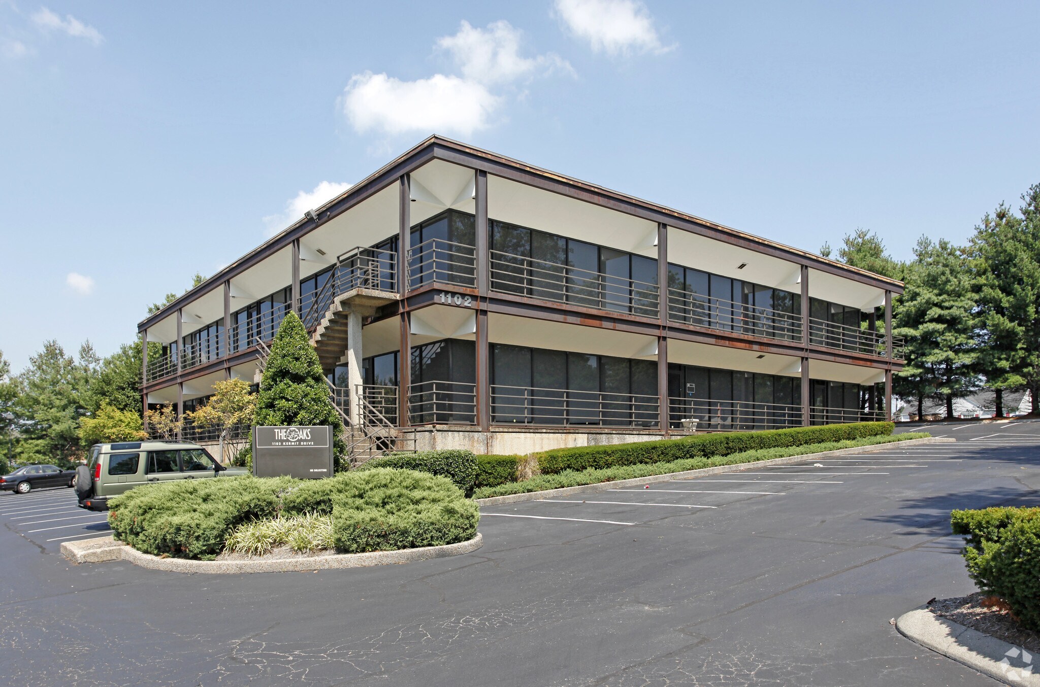 1102 Kermit Dr, Nashville, TN à louer Photo principale– Image 1 sur 5