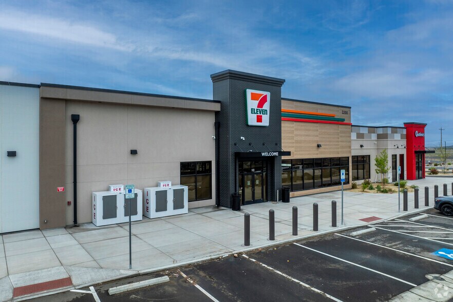 32000 Opal Ave, Silver Springs, NV à louer - Photo de l’immeuble – Image 3 sur 4