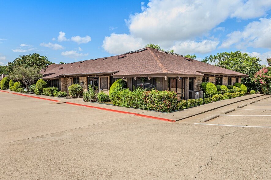 1721 Cimarron Trl, Hurst, TX à louer - Photo de l’immeuble – Image 2 sur 18