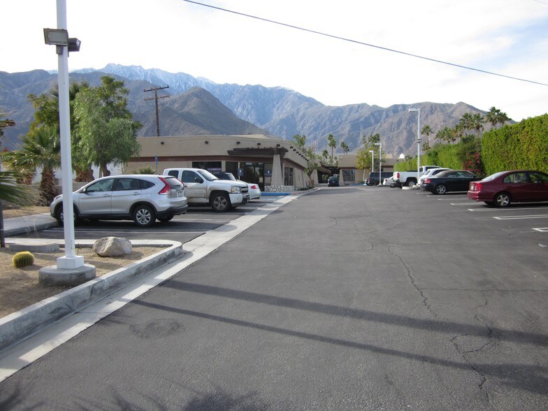 2100 N Palm Canyon Dr, Palm Springs, CA à vendre - Photo de l’immeuble – Image 3 sur 15