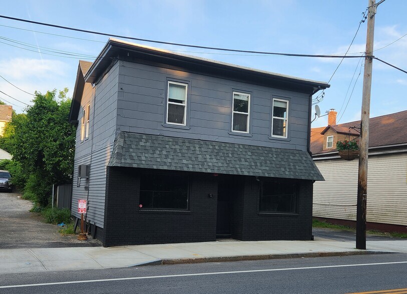 415 Broad St, Cumberland, RI à vendre - Photo de l’immeuble – Image 3 sur 5