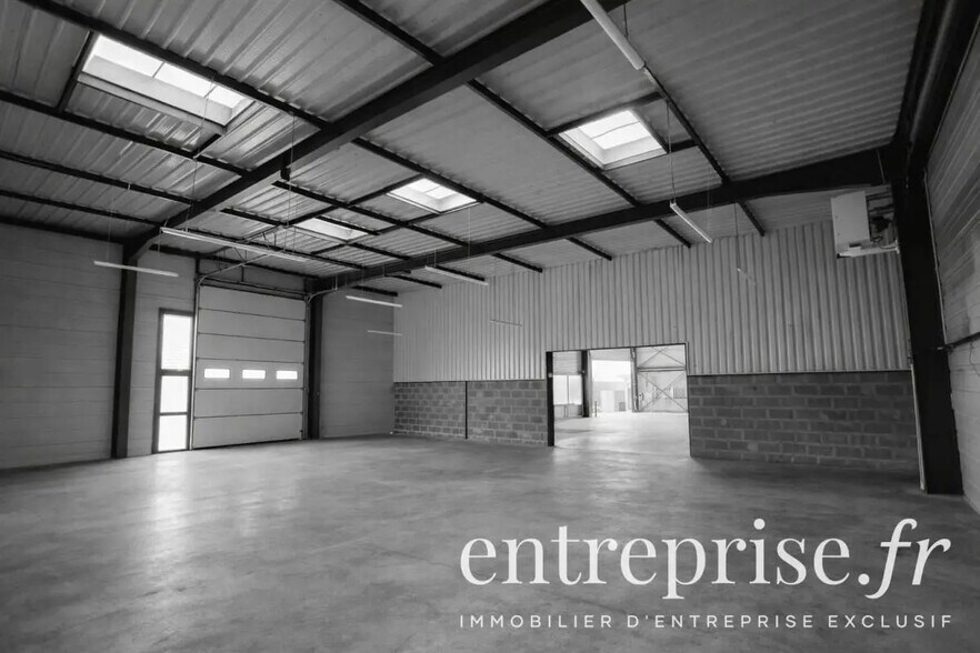 Local d'activités dans Beaucouzé à vendre - Photo de l’immeuble – Image 2 sur 7