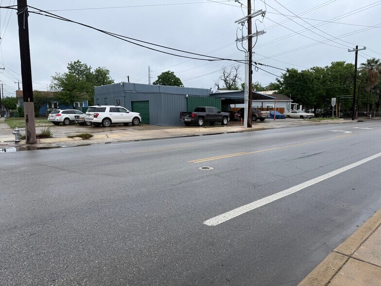 702 Roosevelt Ave, San Antonio, TX à vendre - Photo principale – Image 1 sur 12