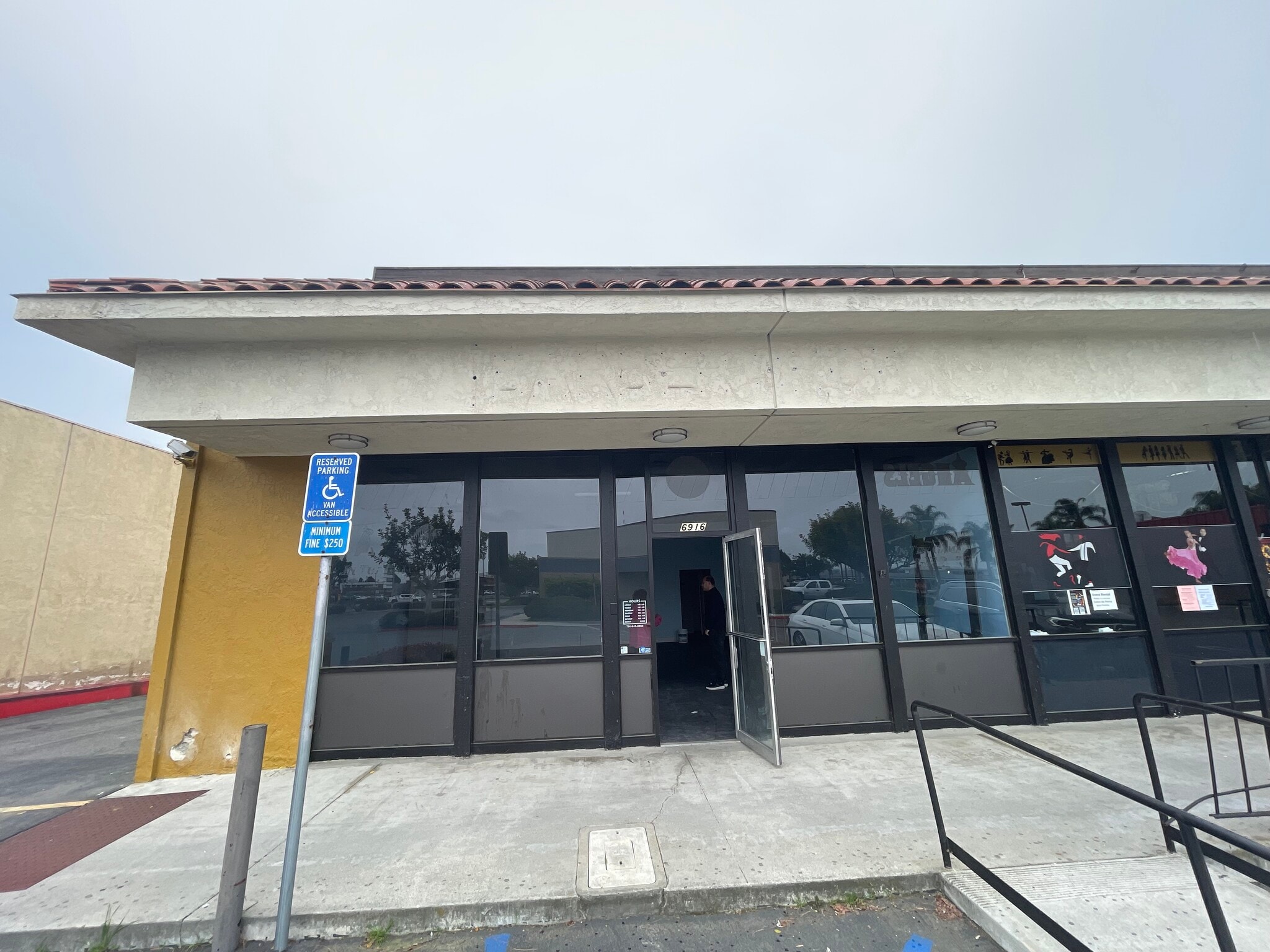 6908-6916 Warner Ave, Huntington Beach, CA à louer Photo de l’immeuble– Image 1 sur 2
