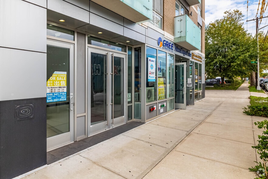 15815 Union Tpke, Fresh Meadows, NY à vendre - Photo de l’immeuble – Image 2 sur 7
