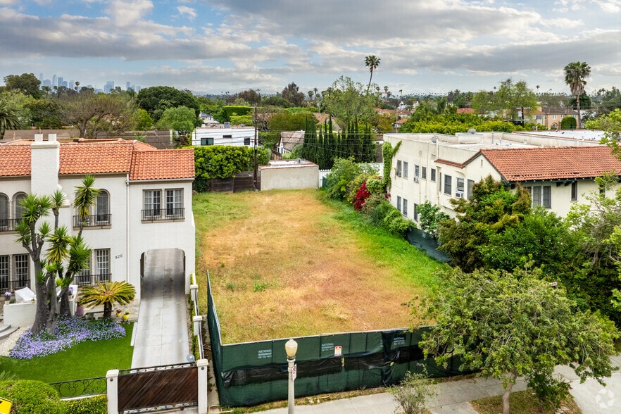 930 S Mansfield Ave, Los Angeles, CA à vendre - Photo de l’immeuble – Image 3 sur 17