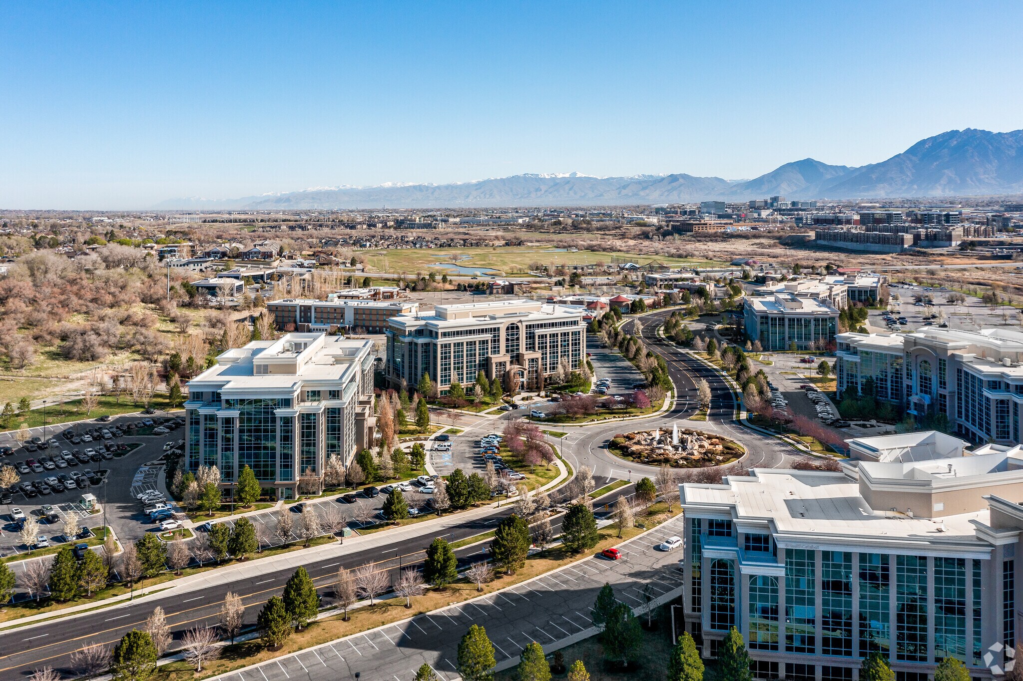 10653 S River Front Pky, South Jordan, UT à louer Photo principale– Image 1 sur 17