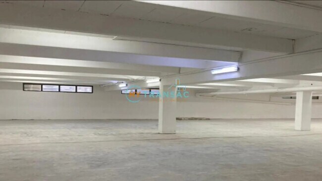 Plus de détails pour Industriel/Logistique à louer