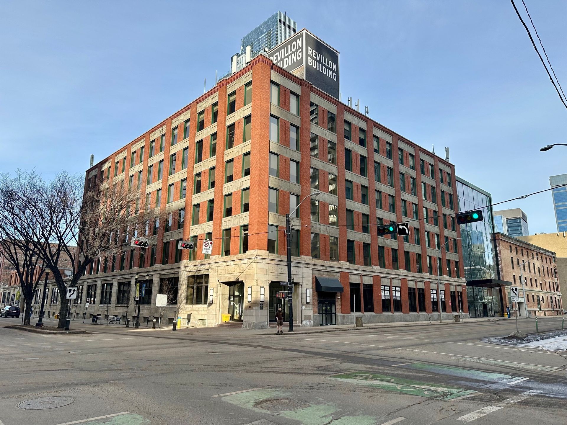 10310 102nd Ave NW, Edmonton, AB à louer Photo de l’immeuble– Image 1 sur 15