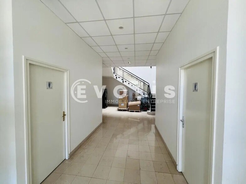 Bureau dans Émerainville à louer - Photo de l’immeuble – Image 3 sur 17