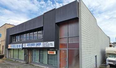 7240-7244 Gilley Av, Burnaby, BC à louer Photo de l’immeuble– Image 1 sur 2
