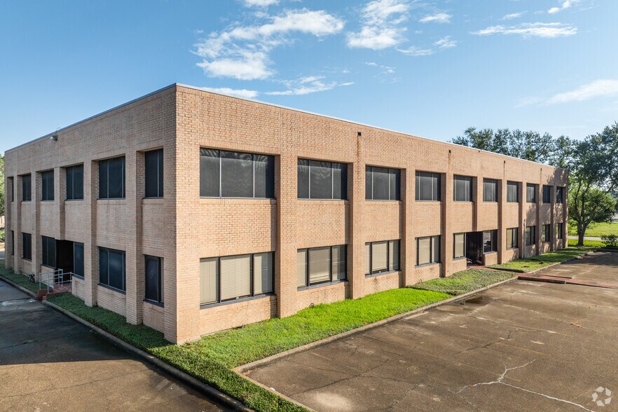 3828 Hughes Ct, Dickinson, TX à vendre - Photo de l’immeuble – Image 2 sur 16