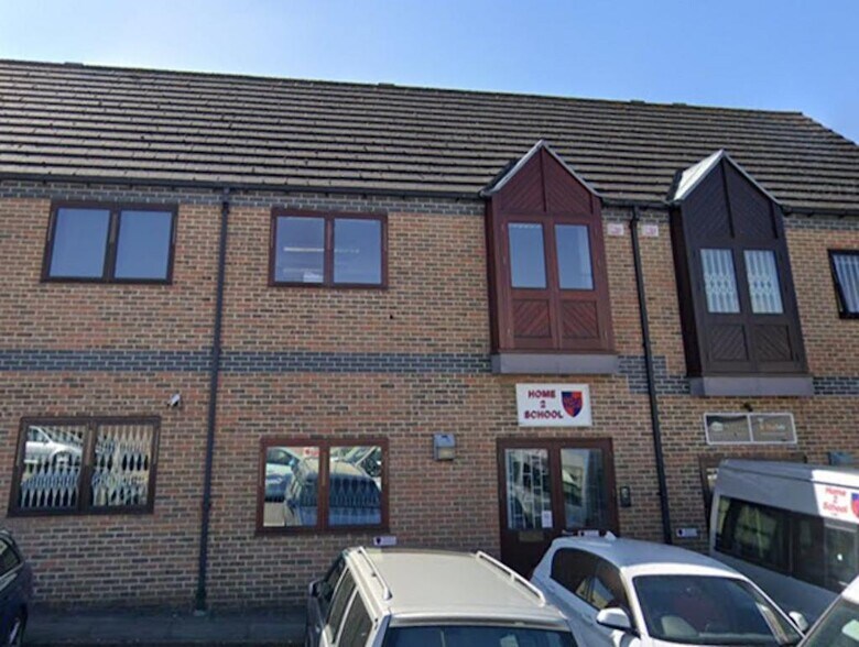 Merrow Ln, Guildford à louer - Photo de l’immeuble – Image 2 sur 2