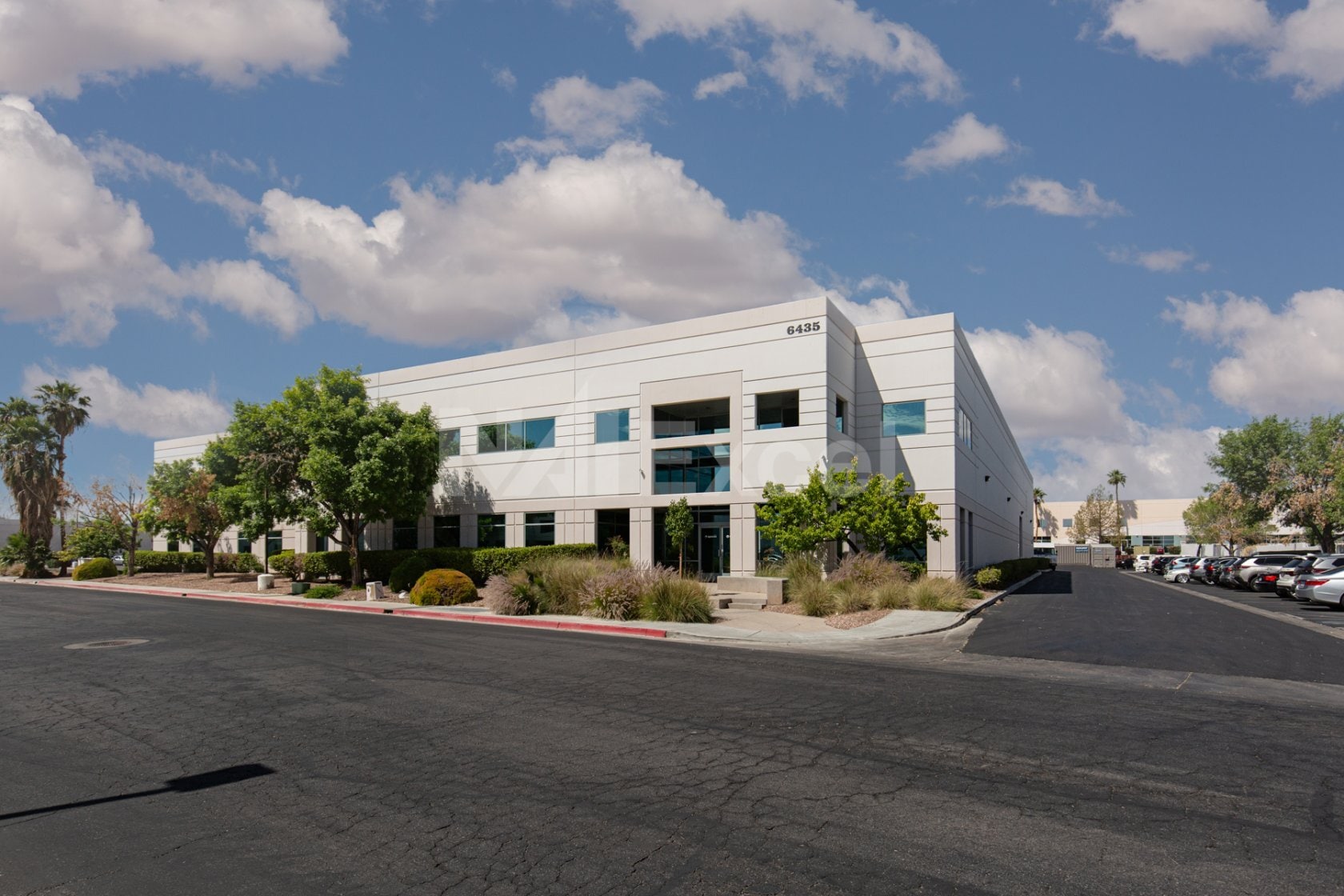 6435 Sunset Corporate Dr, Las Vegas, NV à louer Photo de l’immeuble– Image 1 sur 9
