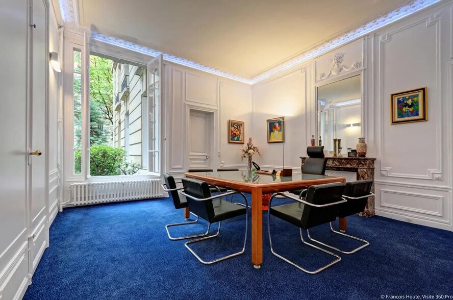 Local d'activités dans Paris à vendre - Photo de l’immeuble – Image 2 sur 8
