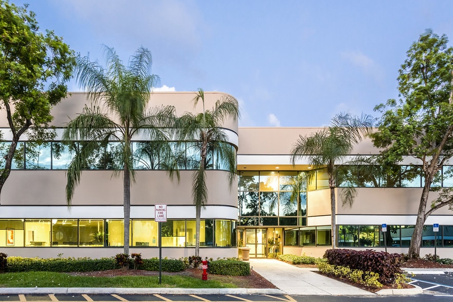 400 Sawgrass Corporate Pky, Sunrise, FL à louer - Photo de l’immeuble – Image 2 sur 18