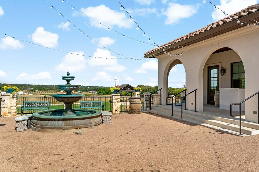 399 Vineyard Ln, Springtown, TX à louer - Photo de l’immeuble – Image 2 sur 72