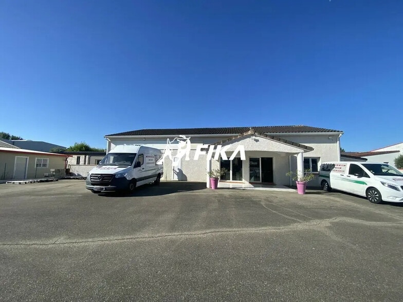 Local d’activités dans Pechbonnieu à louer - Photo de l’immeuble – Image 1 sur 11