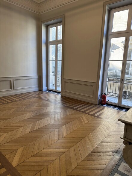 1 Rue D'Enghien, Bordeaux à louer - Photo de l’immeuble – Image 2 sur 10