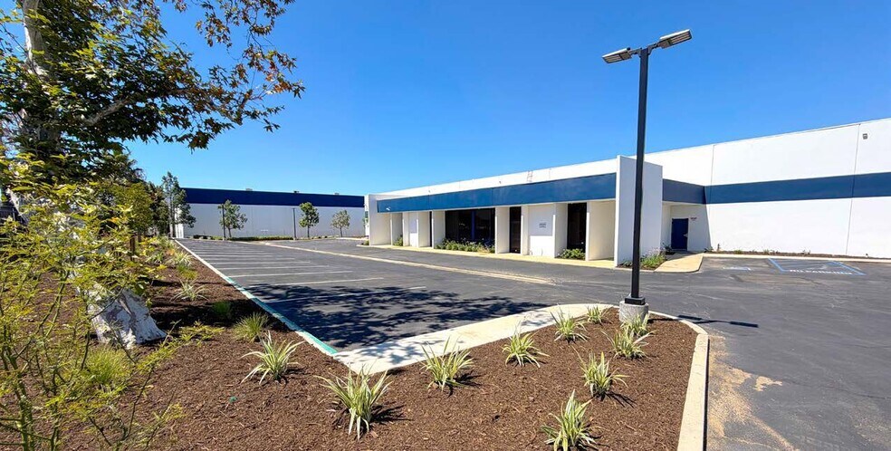 6727 Columbus Ave, Riverside, CA à louer - Photo de l’immeuble – Image 1 sur 3