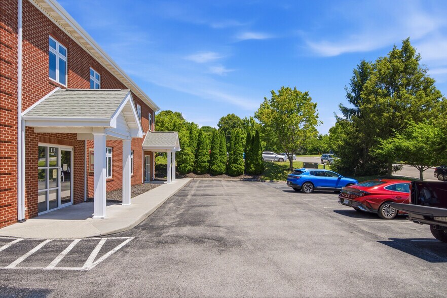 115 Akers Farm Rd, Christiansburg, VA à louer - Photo de l’immeuble – Image 3 sur 21