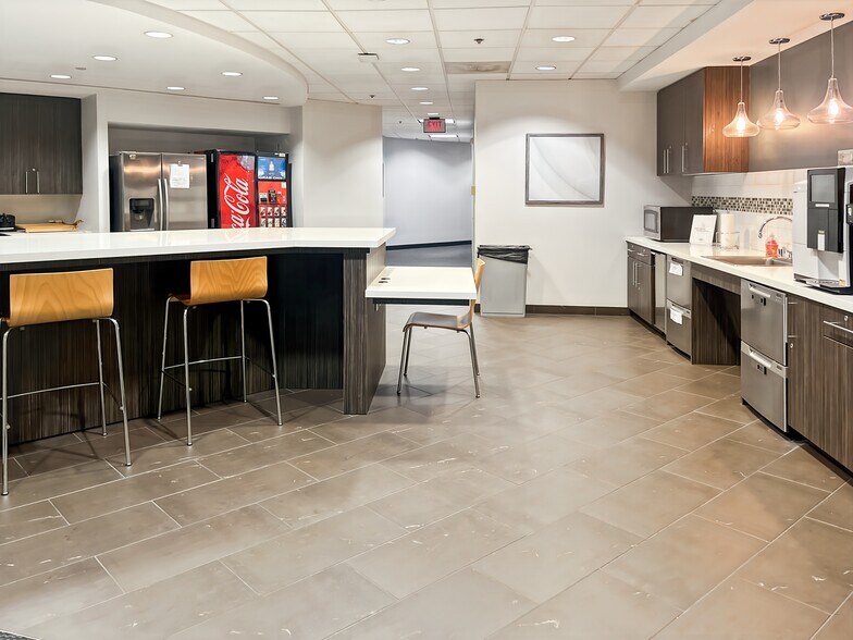 5605 N MacArthur Blvd, Irving, TX à louer - Photo intérieure – Image 2 sur 14